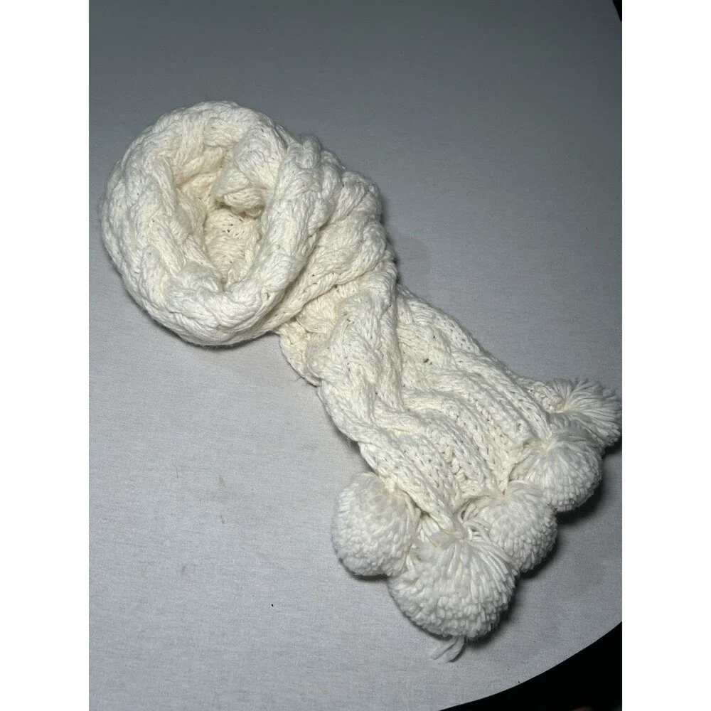 Woolrich cable-knit scarf classic cream color, decorative pom-poms